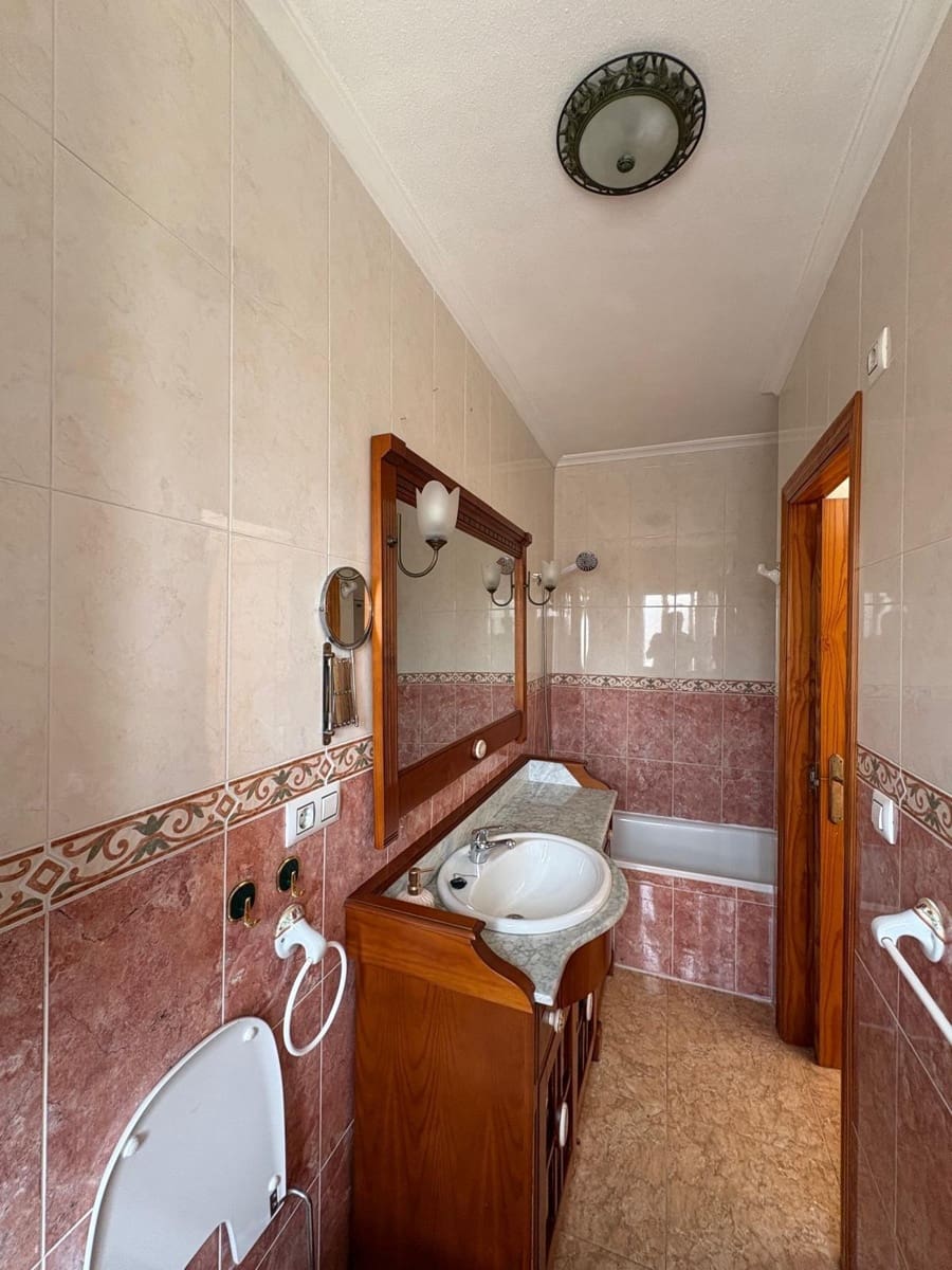 3 soveværelse Bungalow til leje i Los Palacios med garage - € 800 (Ref: 8053424)