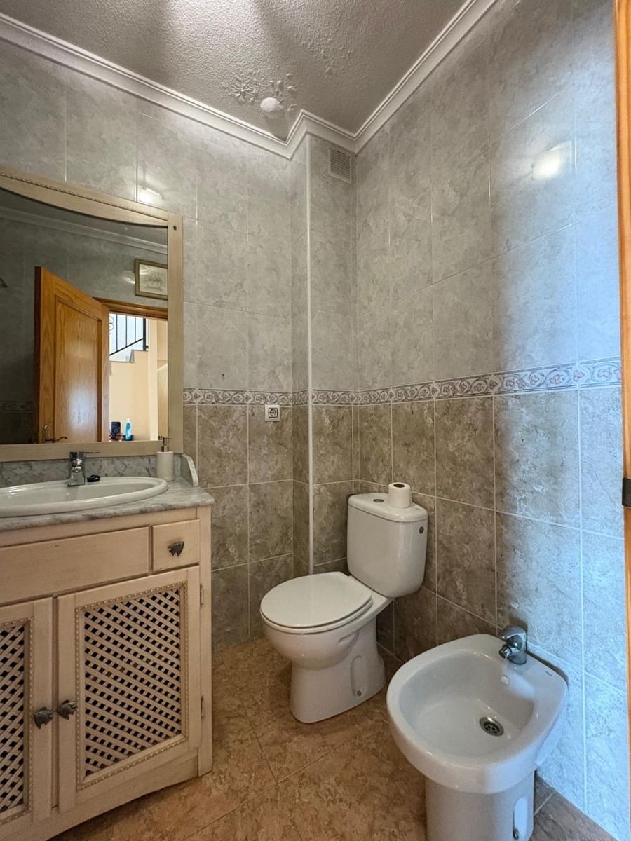 3 soveværelse Bungalow til leje i Los Palacios med garage - € 800 (Ref: 8053424)