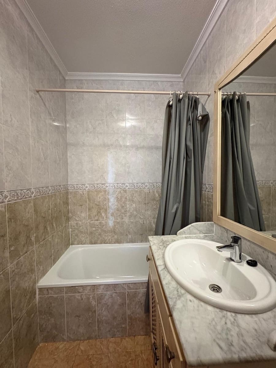 3 soveværelse Bungalow til leje i Los Palacios med garage - € 800 (Ref: 8053424)