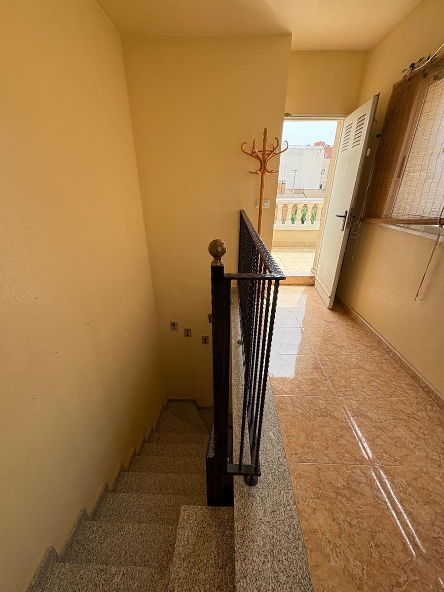 3 soveværelse Bungalow til leje i Los Palacios med garage - € 800 (Ref: 8053424)