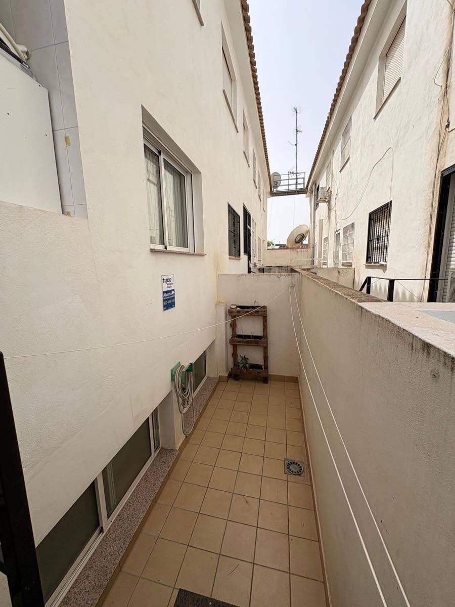 3 soveværelse Bungalow til leje i Los Palacios med garage - € 800 (Ref: 8053424)