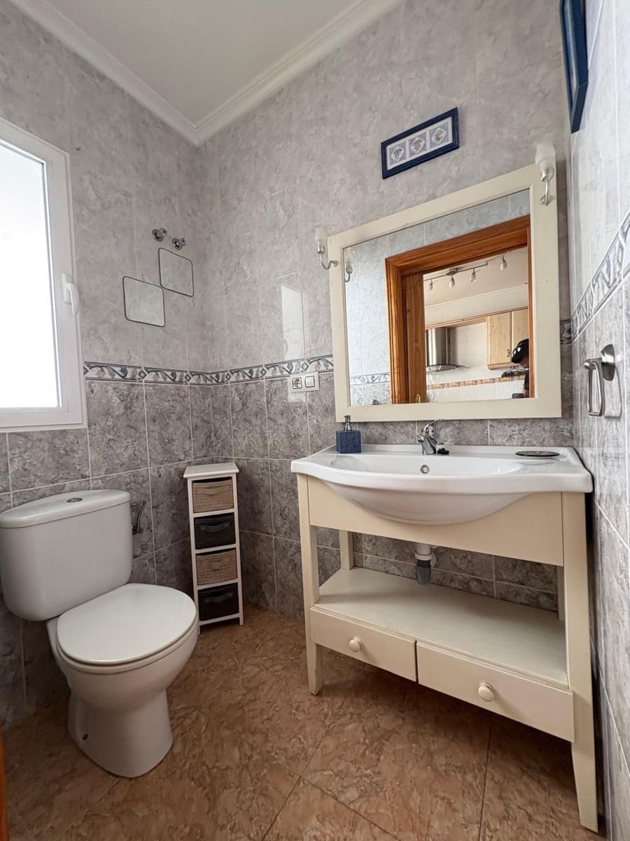 3 soveværelse Bungalow til leje i Los Palacios med garage - € 800 (Ref: 8053424)