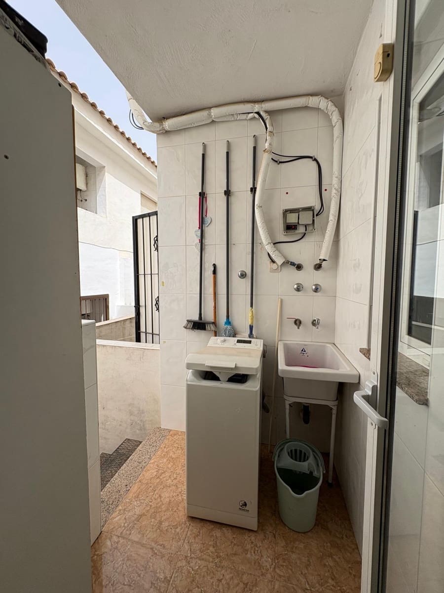 3 soveværelse Bungalow til leje i Los Palacios med garage - € 800 (Ref: 8053424)