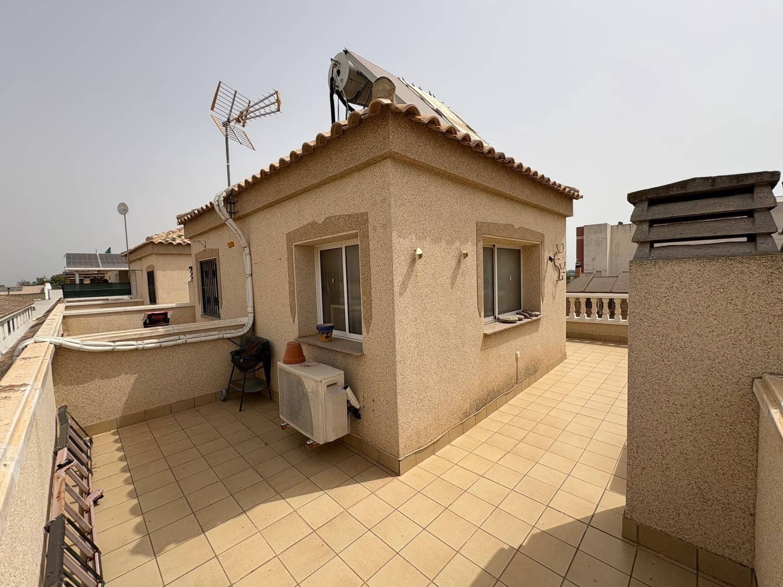 3 soveværelse Bungalow til leje i Los Palacios med garage - € 800 (Ref: 8053424)