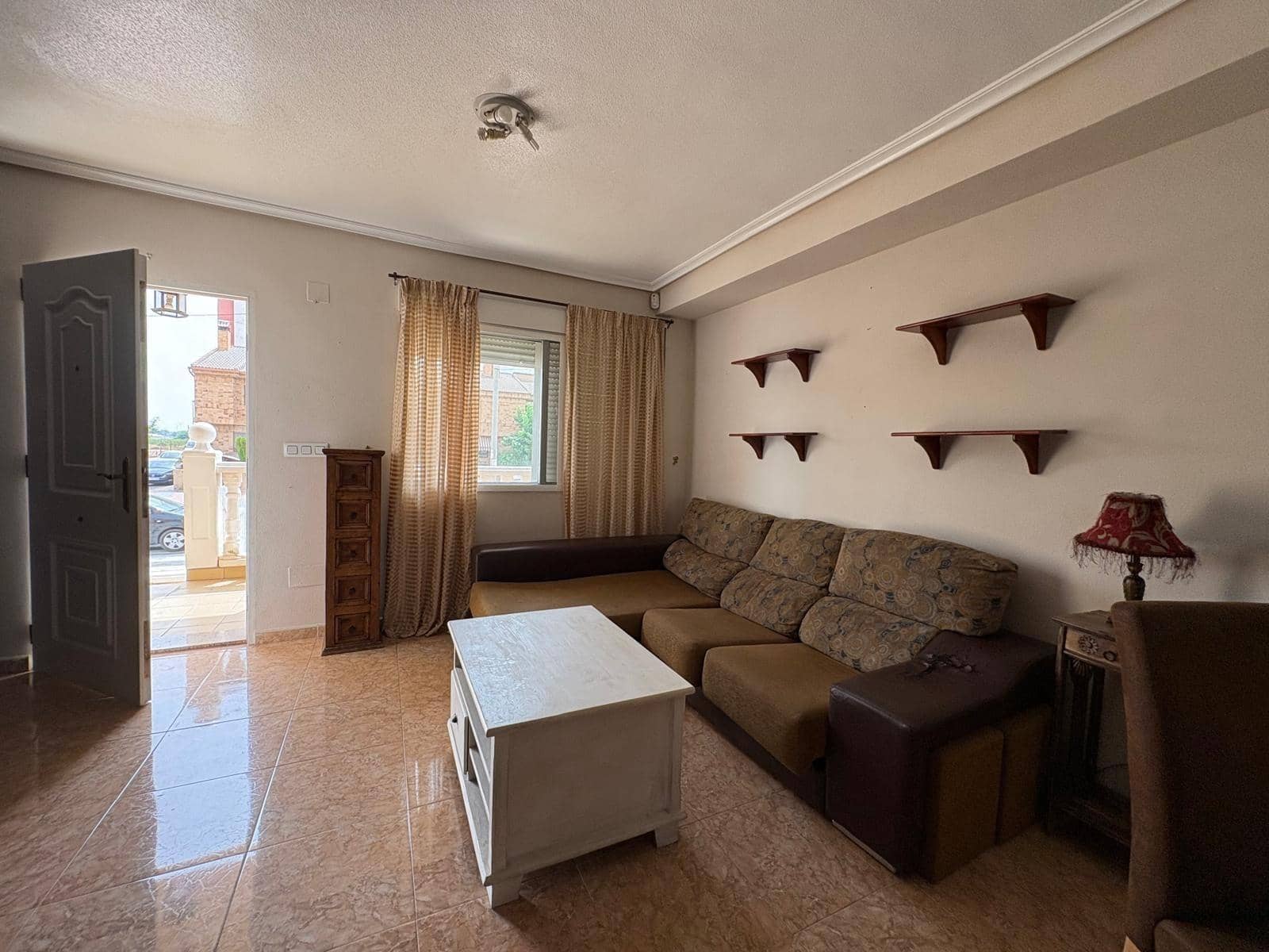 3 soveværelse Bungalow til leje i Los Palacios med garage - € 800 (Ref: 8053424)