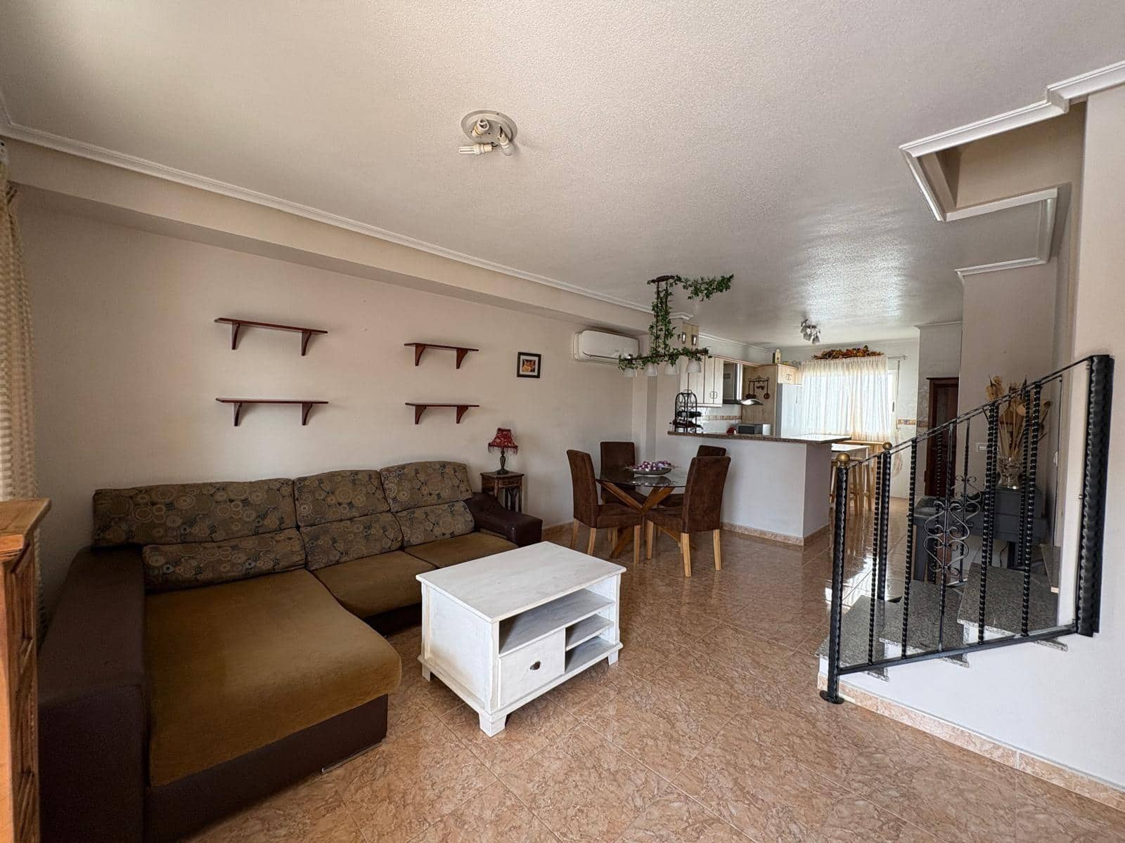3 soveværelse Bungalow til leje i Los Palacios med garage - € 800 (Ref: 8053424)