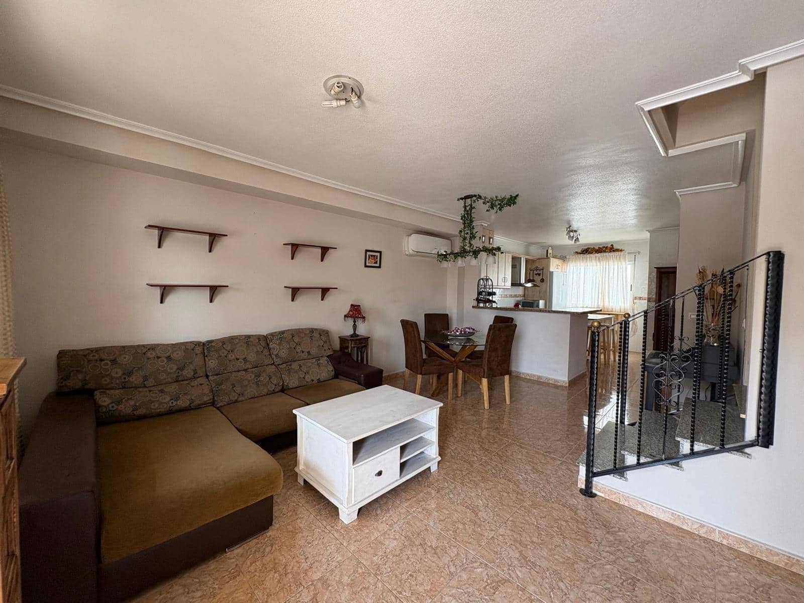 3 soveværelse Bungalow til leje i Los Palacios med garage - € 800 (Ref: 8053424)