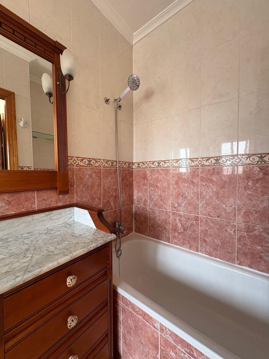 3 soveværelse Bungalow til leje i Los Palacios med garage - € 800 (Ref: 8053424)
