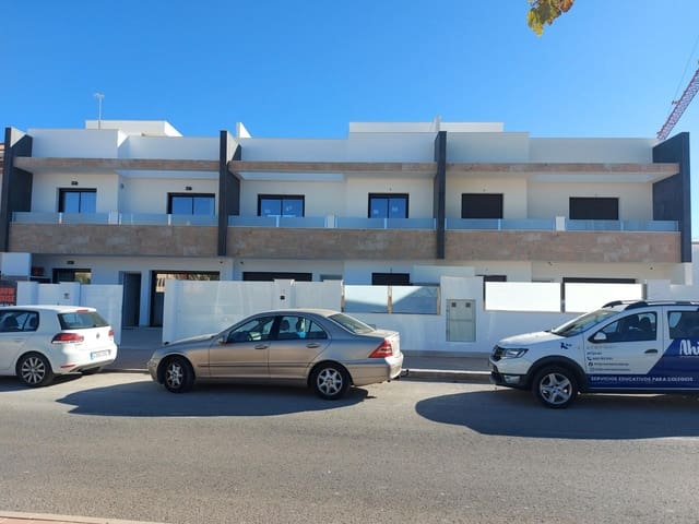 3 slaapkamer Rijtjeshuis te koop in San Pedro del Pinatar met zwembad - € 419.900 (Ref: 8789684)