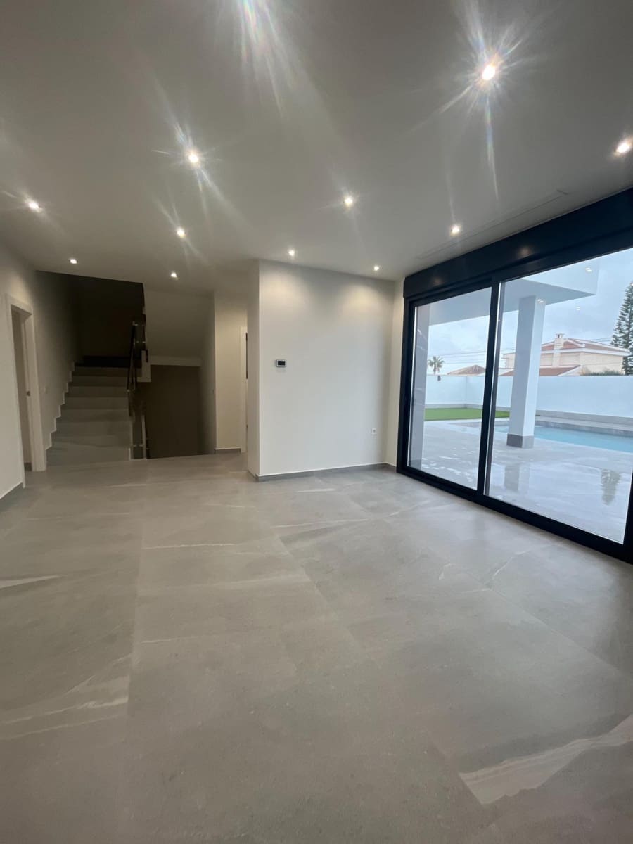 5 camera da letto Villa in vendita in Ciudad Quesada con piscina garage - 799.900 € (Rif: 8896917)