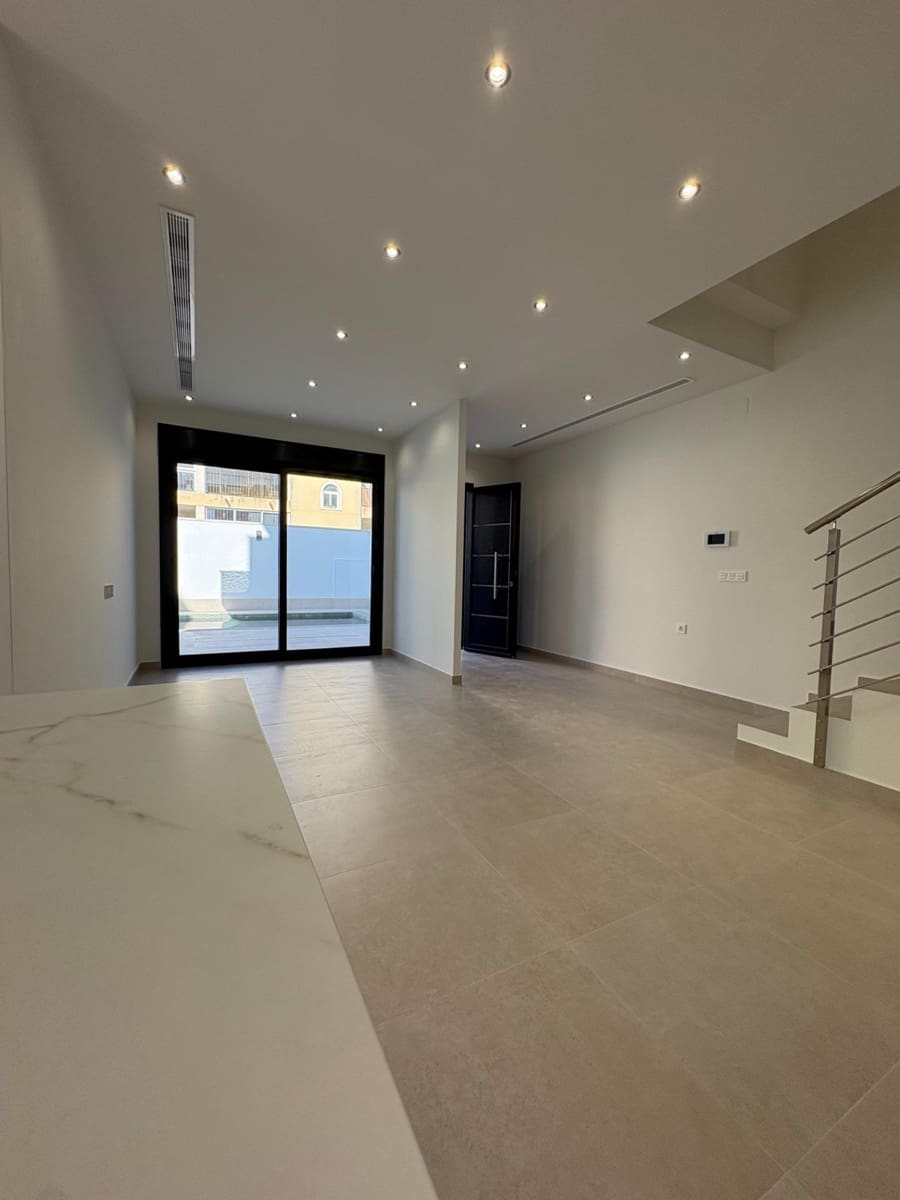 Chalet de 3 habitaciones en Heredades en venta con piscina - 359.900 € (Ref: 8900123)