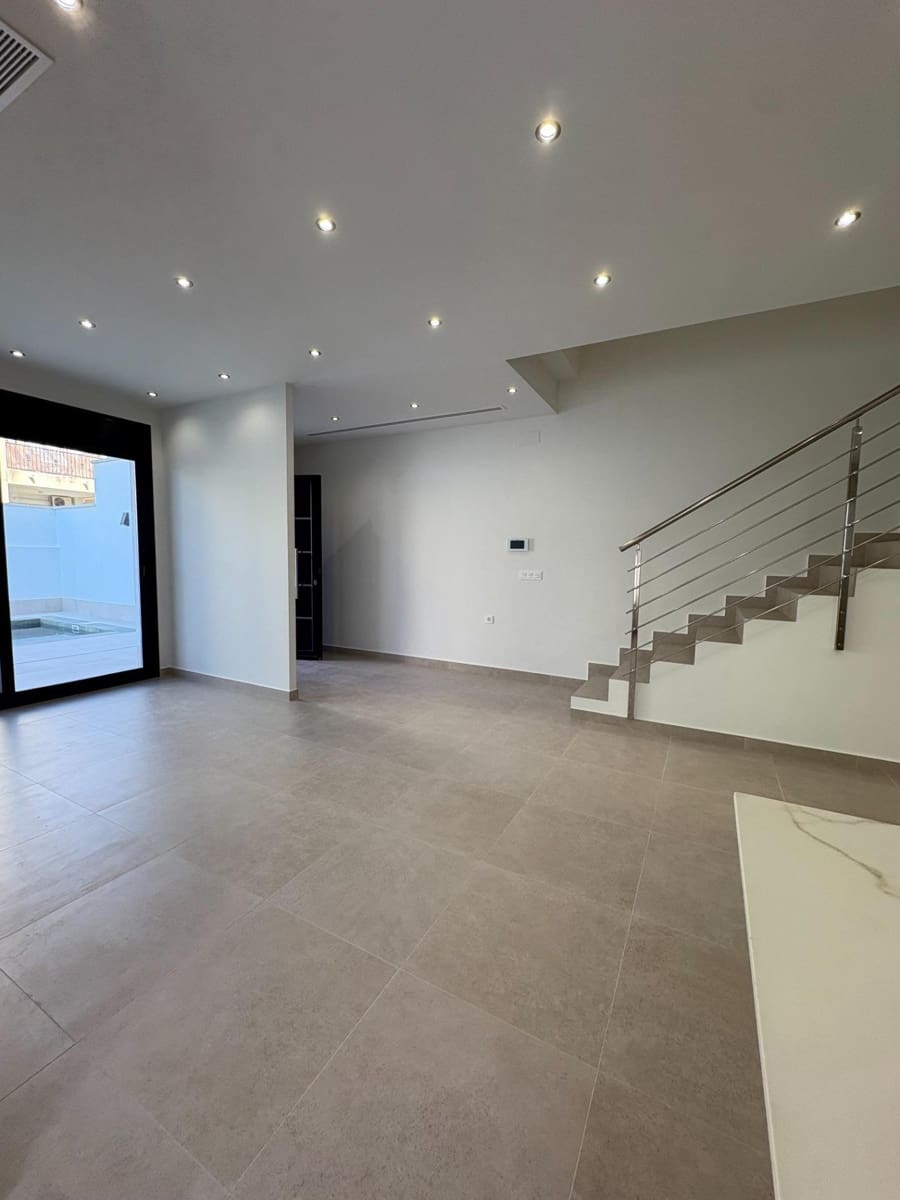 Chalet de 3 habitaciones en Heredades en venta con piscina - 359.900 € (Ref: 8900123)