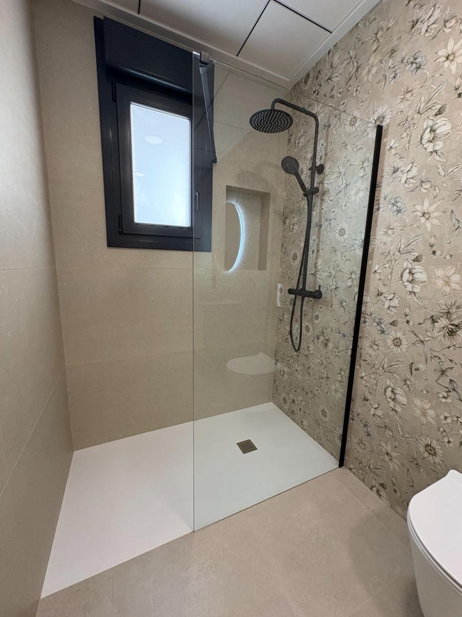 Chalet de 3 habitaciones en Heredades en venta con piscina - 359.900 € (Ref: 8900123)