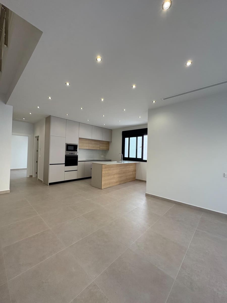 Chalet de 3 habitaciones en Heredades en venta con piscina - 359.900 € (Ref: 8900123)