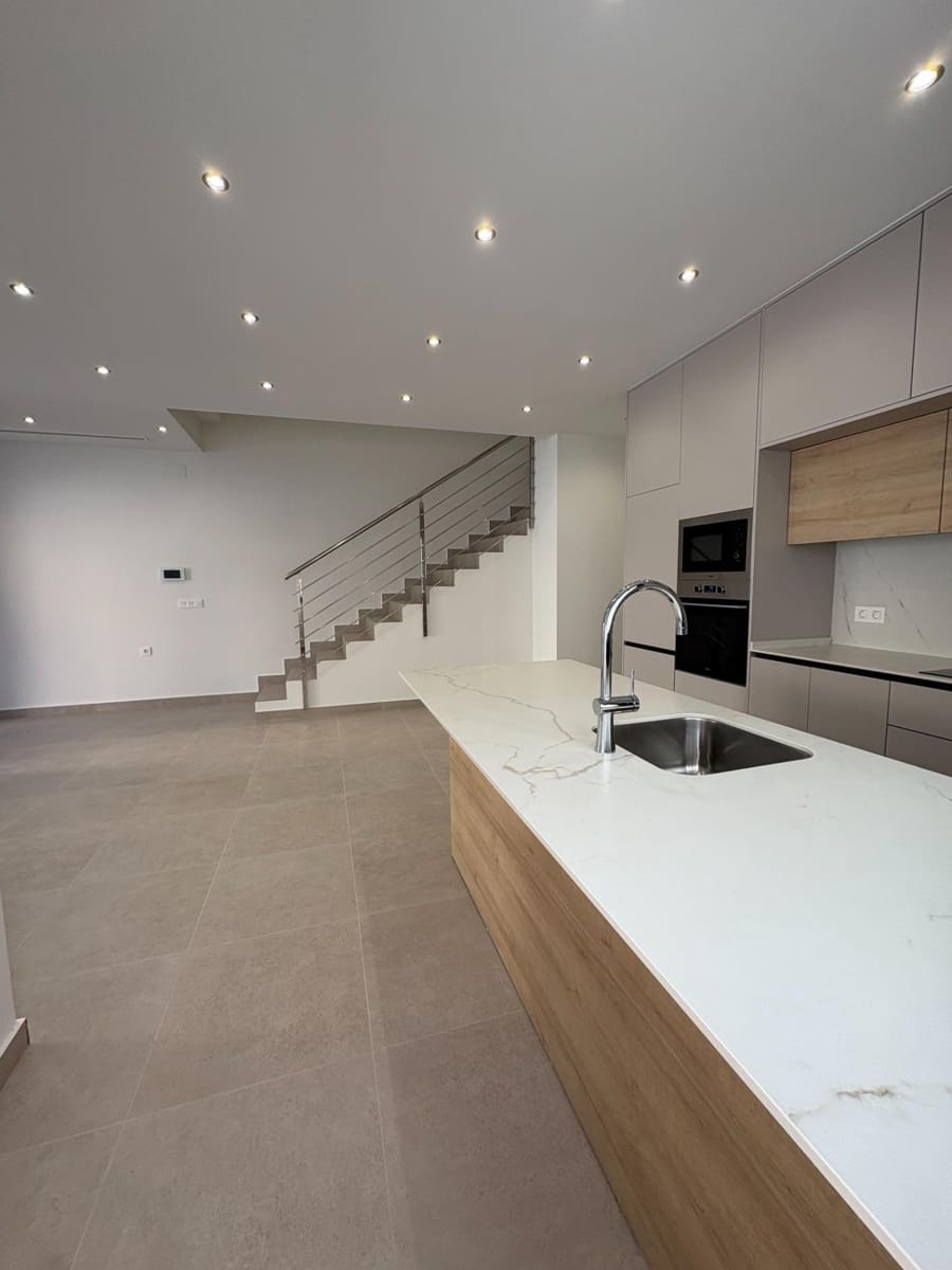 Chalet de 3 habitaciones en Heredades en venta con piscina - 359.900 € (Ref: 8900123)