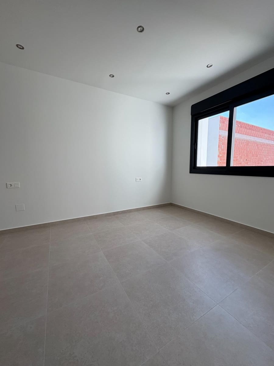 Chalet de 3 habitaciones en Heredades en venta con piscina - 359.900 € (Ref: 8900123)