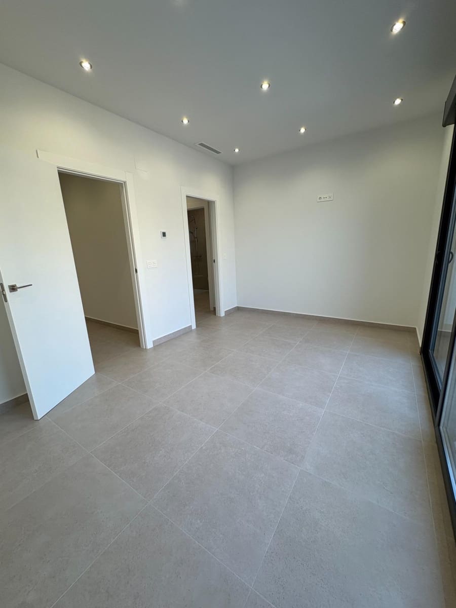 Chalet de 3 habitaciones en Heredades en venta con piscina - 359.900 € (Ref: 8900123)