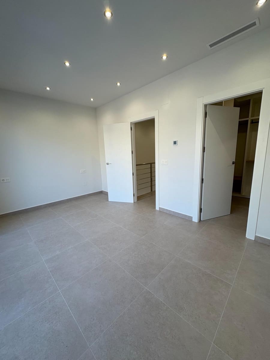 Chalet de 3 habitaciones en Heredades en venta con piscina - 359.900 € (Ref: 8900123)