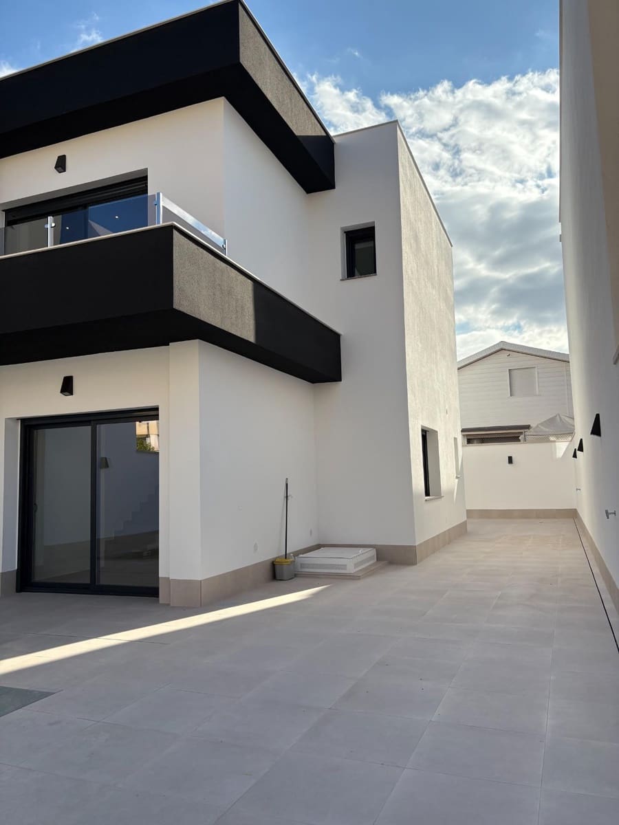 Chalet de 3 habitaciones en Heredades en venta con piscina - 359.900 € (Ref: 8900123)