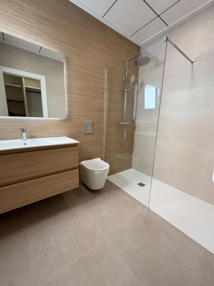 Chalet de 3 habitaciones en Heredades en venta con piscina - 359.900 € (Ref: 8900123)