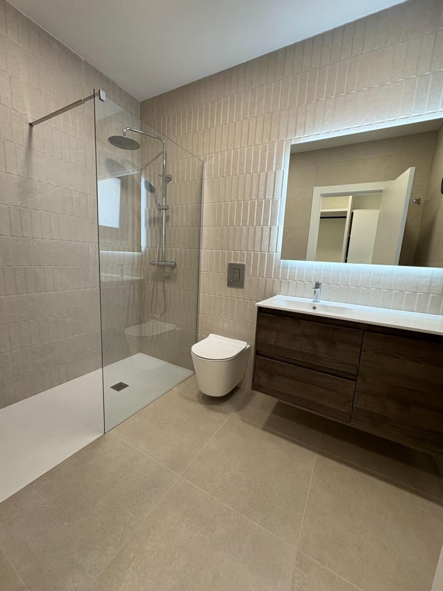 Chalet de 3 habitaciones en Heredades en venta con piscina - 359.900 € (Ref: 8900123)