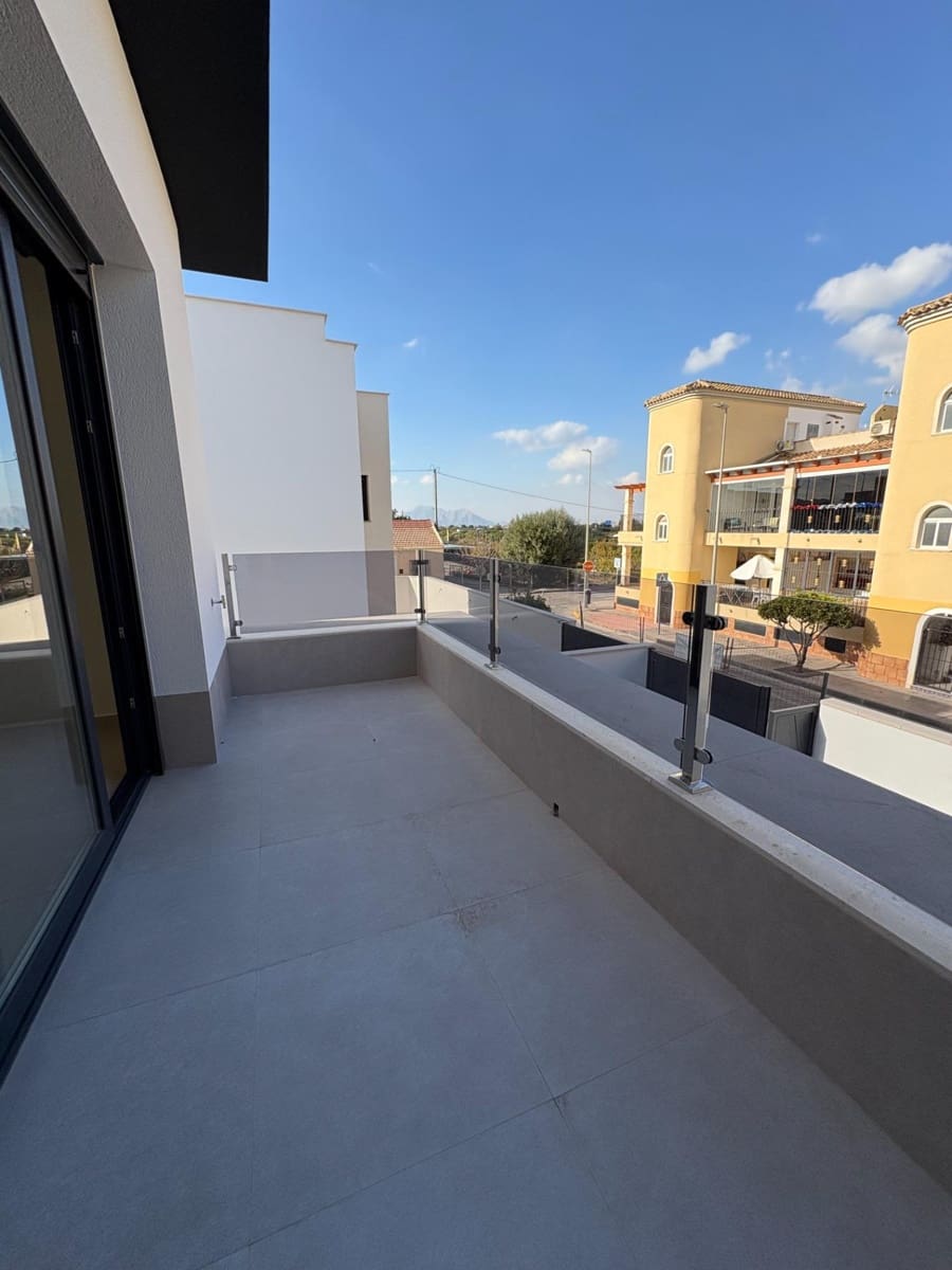 Chalet de 3 habitaciones en Heredades en venta con piscina - 359.900 € (Ref: 8900123)