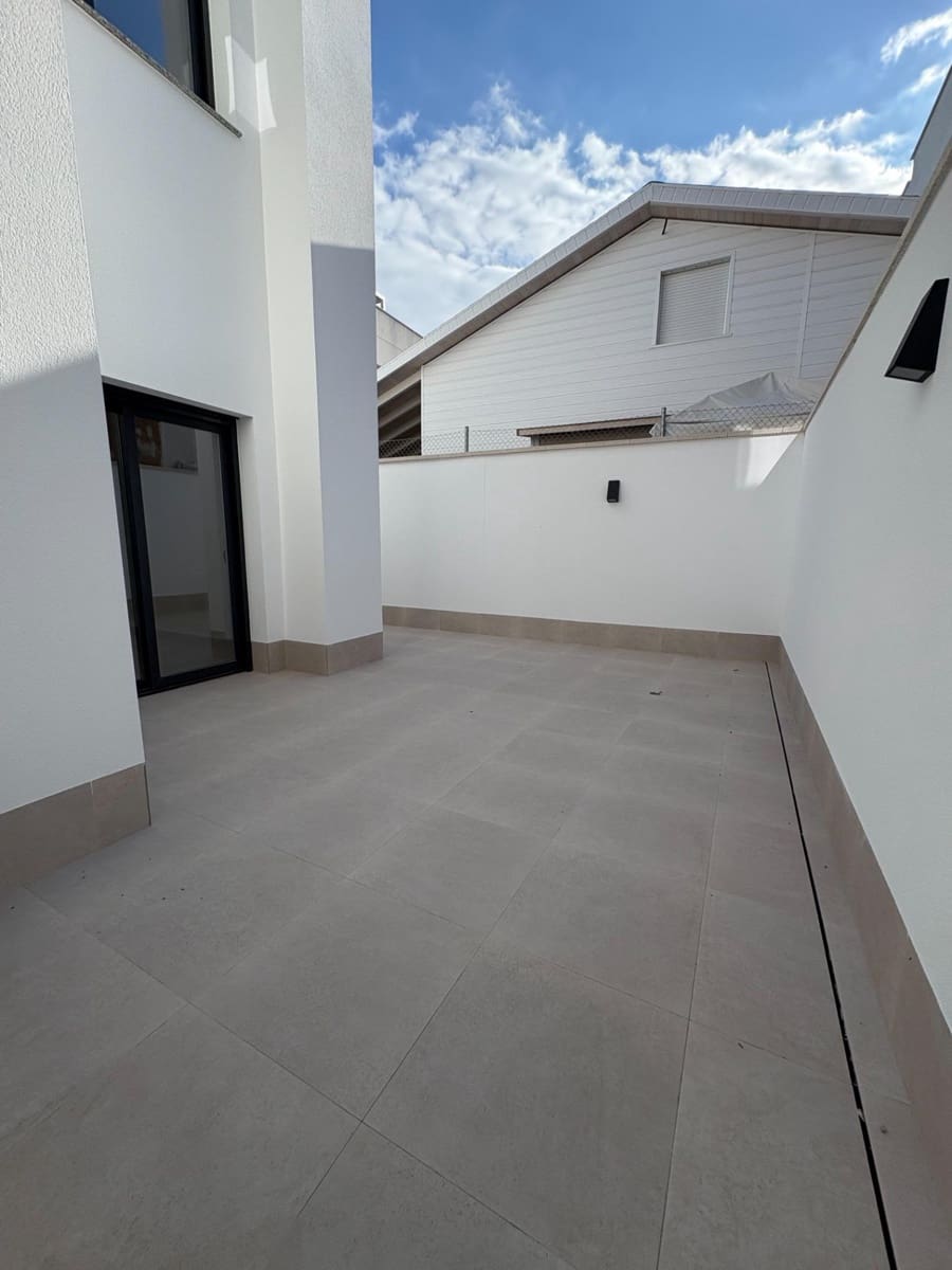 Chalet de 3 habitaciones en Heredades en venta con piscina - 359.900 € (Ref: 8900123)