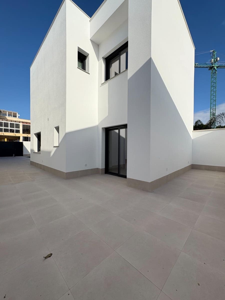 Chalet de 3 habitaciones en Heredades en venta con piscina - 359.900 € (Ref: 8900123)