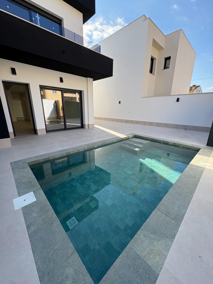 Chalet de 3 habitaciones en Heredades en venta con piscina - 359.900 € (Ref: 8900123)