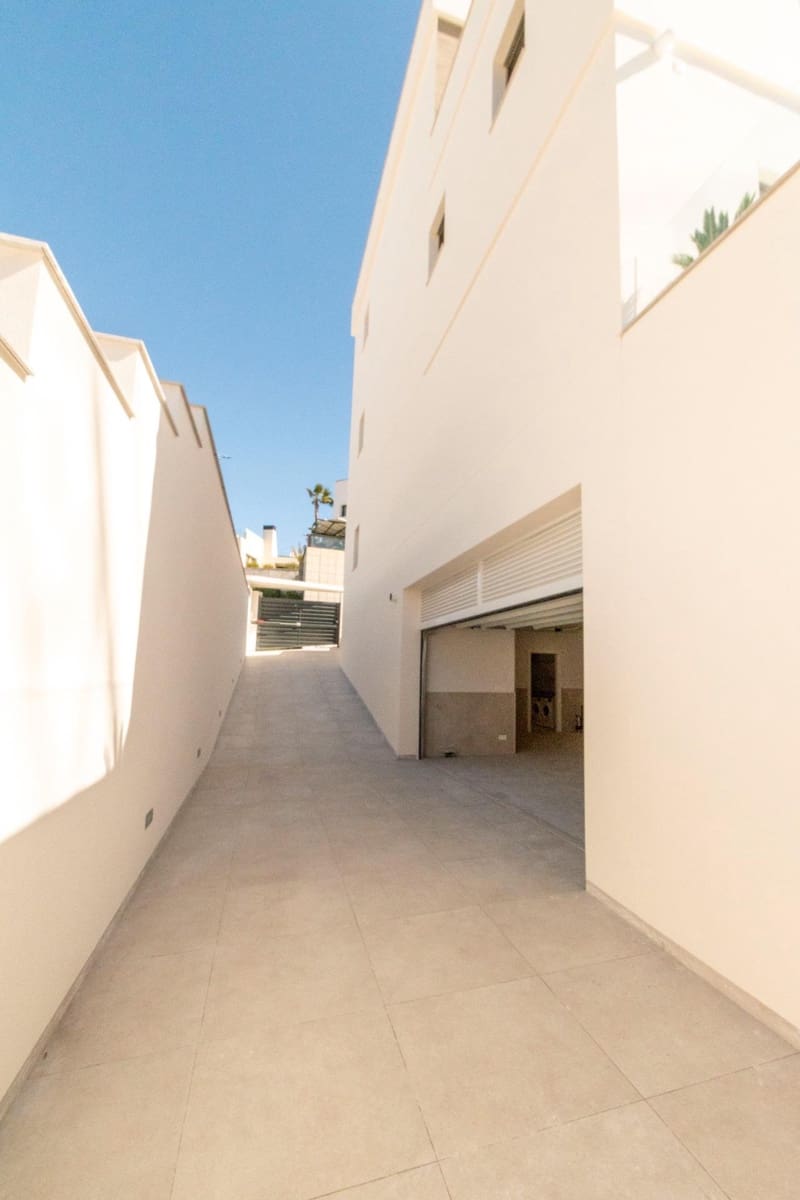 4 bedroom Villa for sale in Campoamor with pool garage - € 1,240,000 (Ref: 9126857)