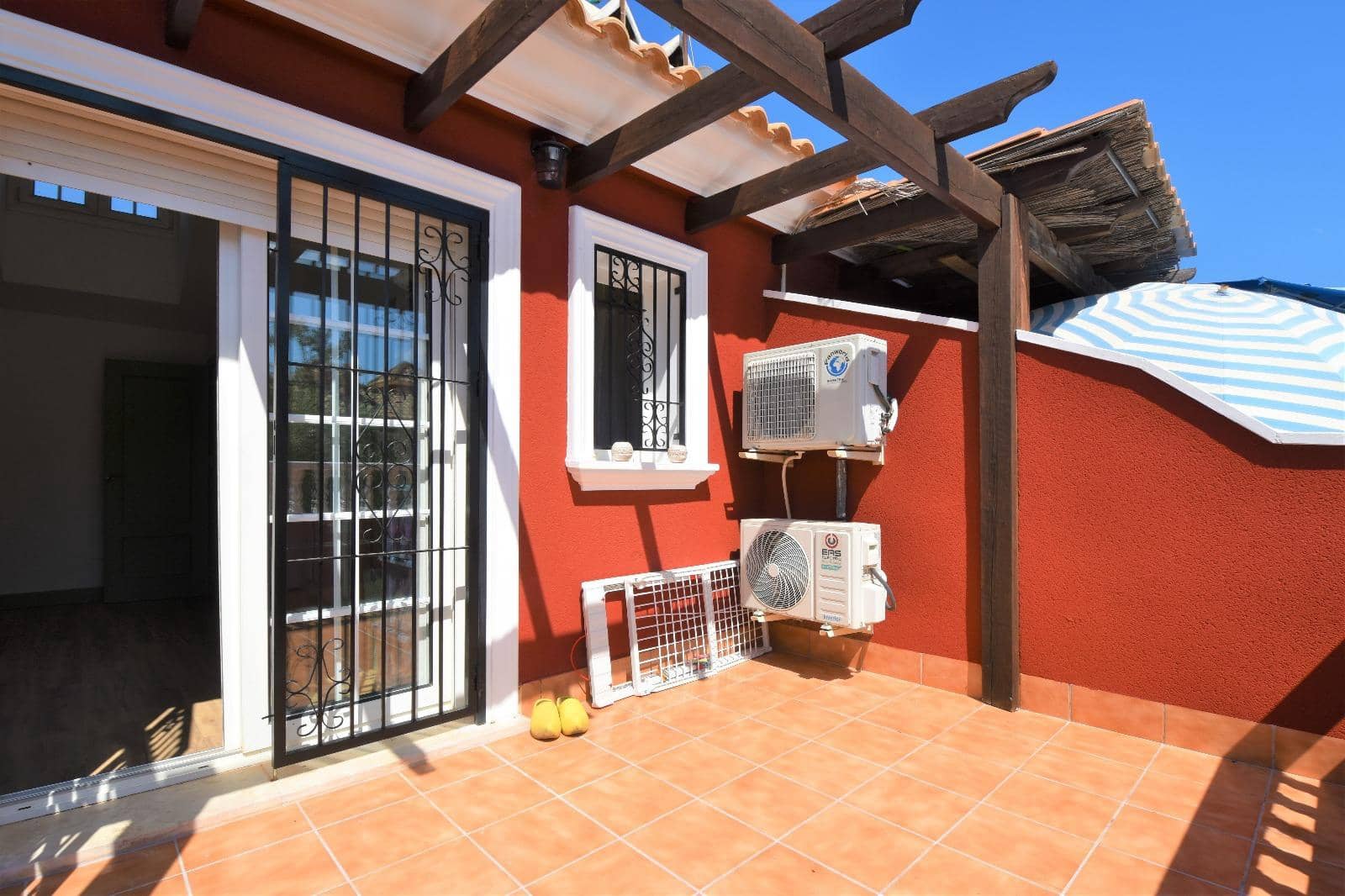 3 soveværelse Rækkehus til salg i Orihuela Costa med swimmingpool garage - € 239.000 (Ref: 9181143)