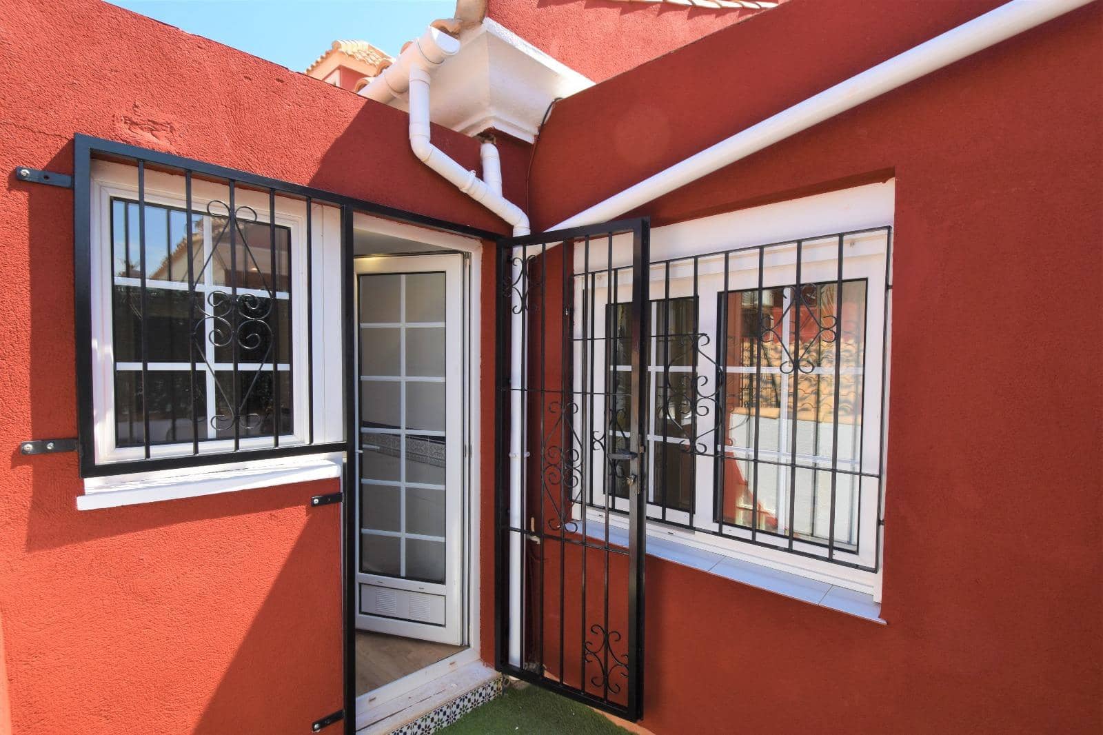 3 soveværelse Rækkehus til salg i Orihuela Costa med swimmingpool garage - € 239.000 (Ref: 9181143)