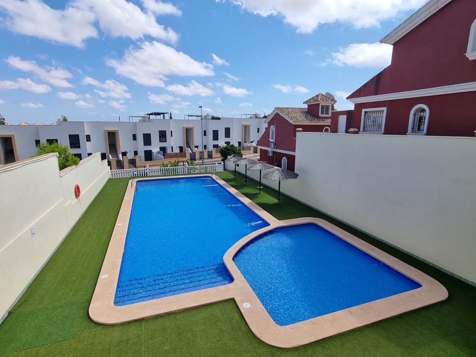3 soveværelse Rækkehus til salg i Orihuela Costa med swimmingpool garage - € 239.000 (Ref: 9181143)