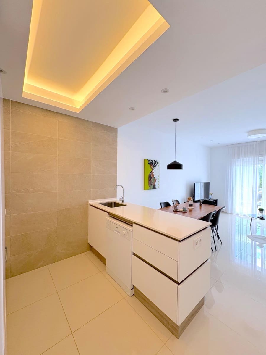 2 slaapkamer Appartement te koop in Dona Pepa met zwembad - € 282.000 (Ref: 9359397)