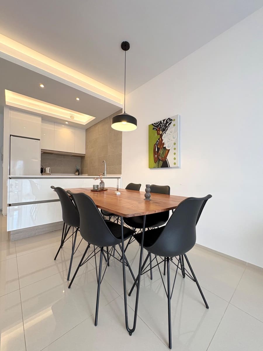 2 slaapkamer Appartement te koop in Dona Pepa met zwembad - € 282.000 (Ref: 9359397)