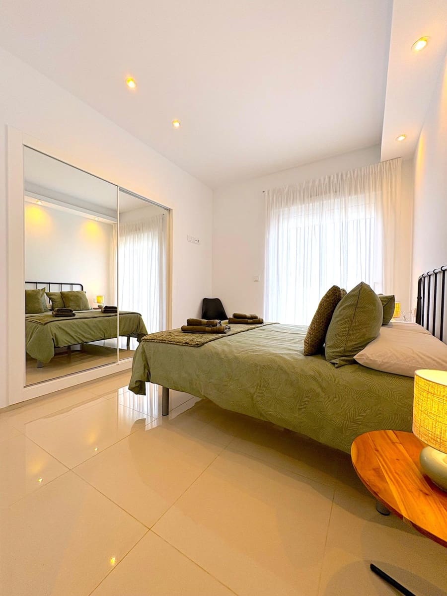 2 slaapkamer Appartement te koop in Dona Pepa met zwembad - € 282.000 (Ref: 9359397)