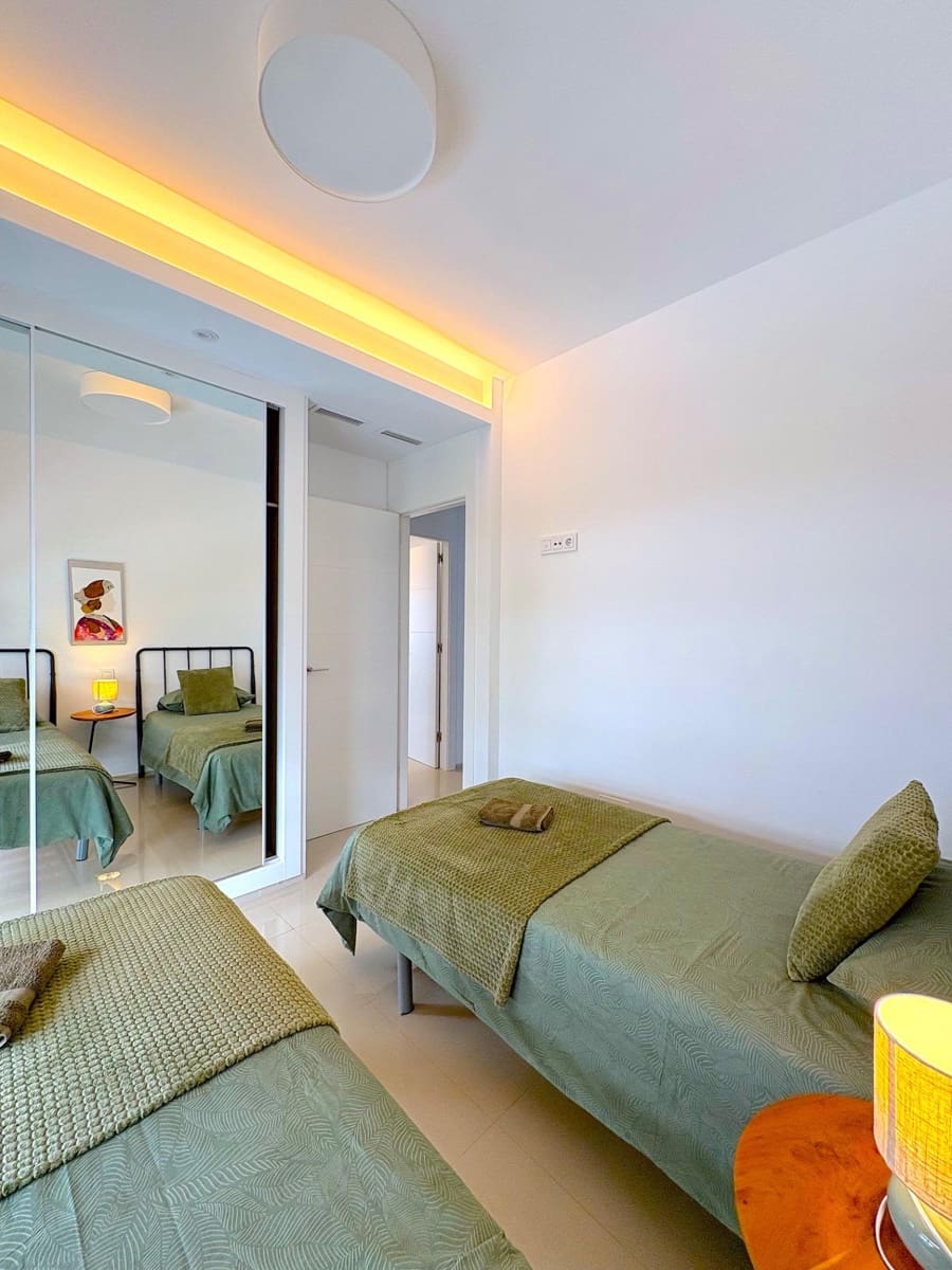 2 slaapkamer Appartement te koop in Dona Pepa met zwembad - € 282.000 (Ref: 9359397)