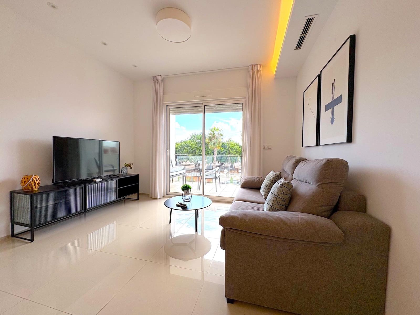 2 slaapkamer Appartement te koop in Dona Pepa met zwembad - € 282.000 (Ref: 9359397)