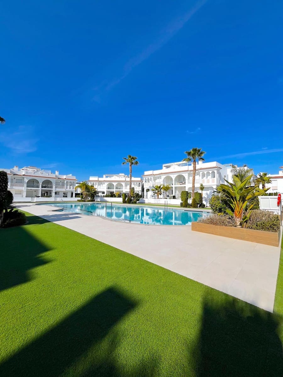 3 slaapkamer Bungalow te koop in Ciudad Quesada met zwembad - € 320.000 (Ref: 9362453)