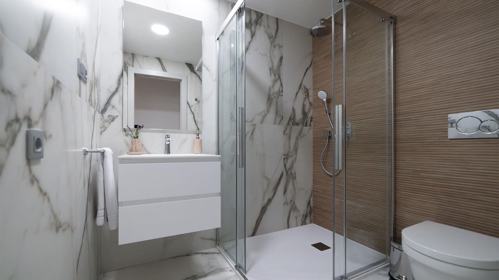 Apartamento de 2 habitaciones en Benidorm en venta con piscina - 601.000 € (Ref: 9401283)