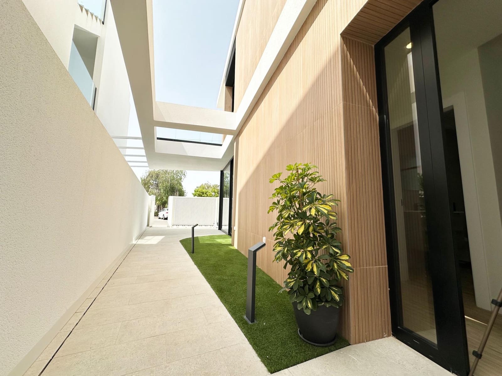 Chalet de 3 habitaciones en Torre de la Horadada en venta con piscina - 599.900 € (Ref: 9468559)