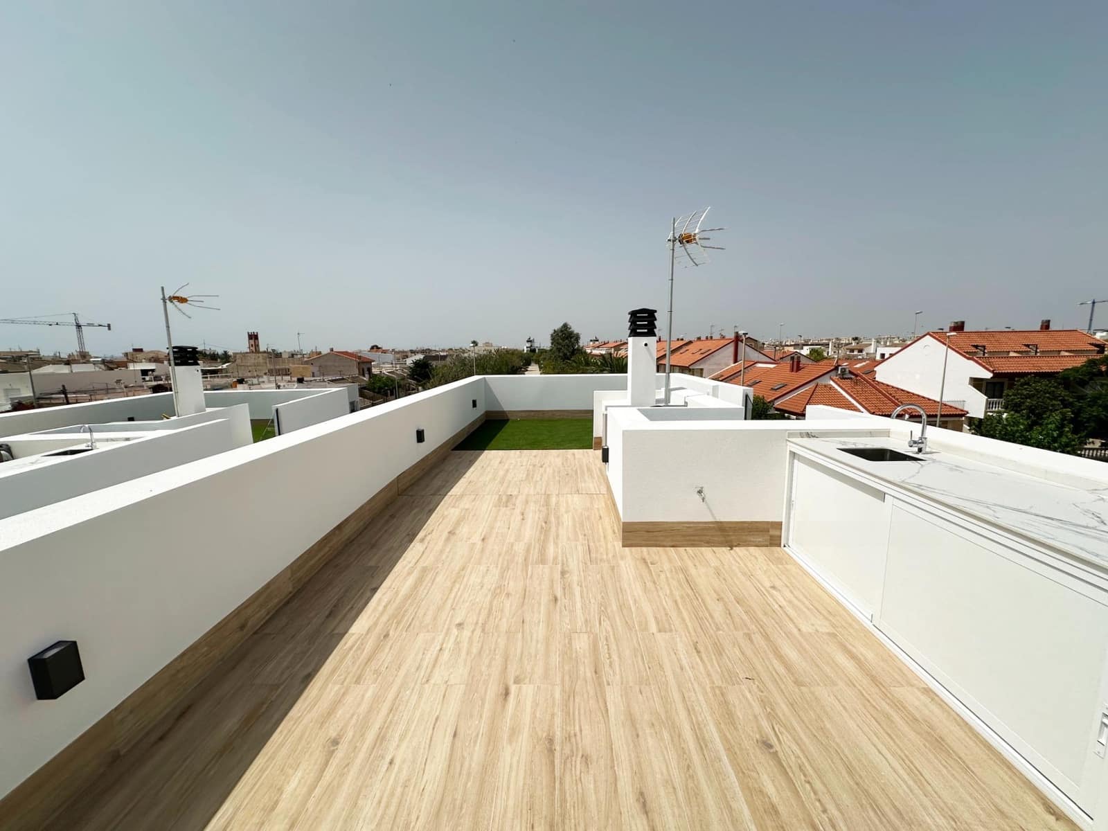 Chalet de 3 habitaciones en Torre de la Horadada en venta con piscina - 599.900 € (Ref: 9468559)