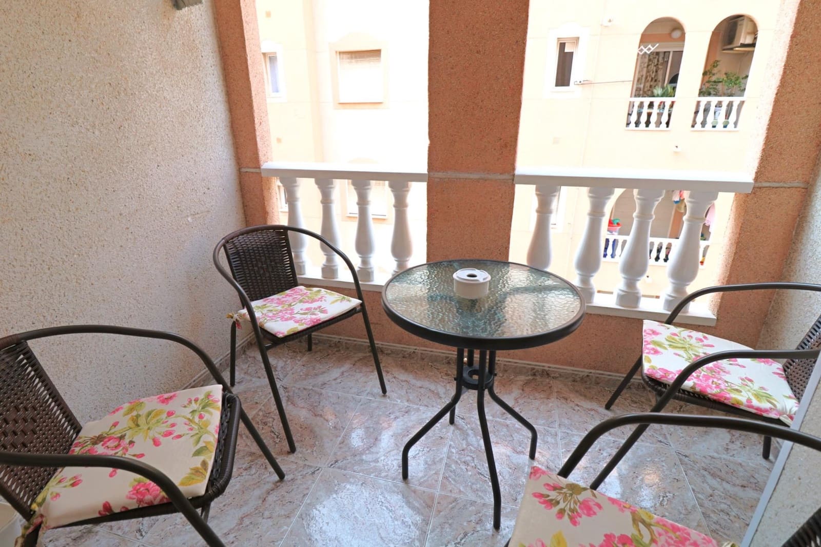 Apartamento de 2 habitaciones en Torrevieja en venta - 129.900 € (Ref: 9513514)