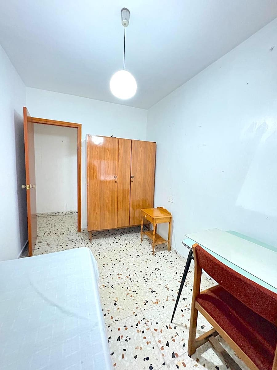 4 bedroom Flat for sale in Rojales - € 78,500 (Ref: 9513520)