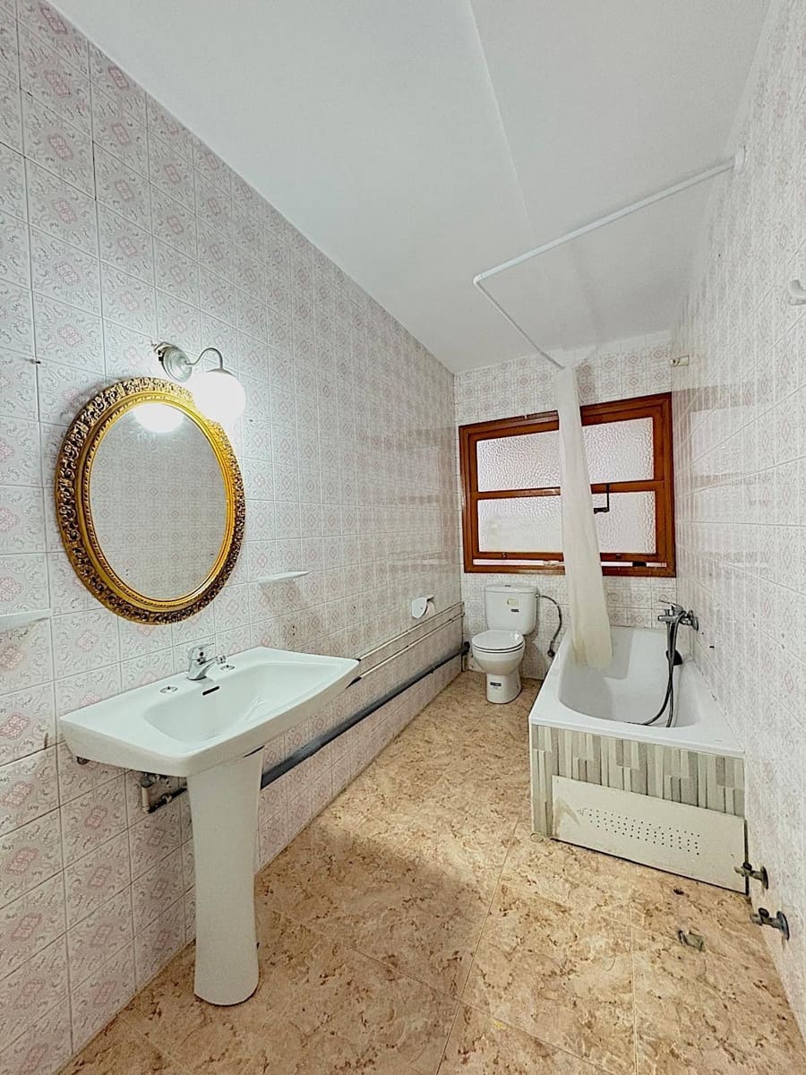 4 bedroom Flat for sale in Rojales - € 78,500 (Ref: 9513520)