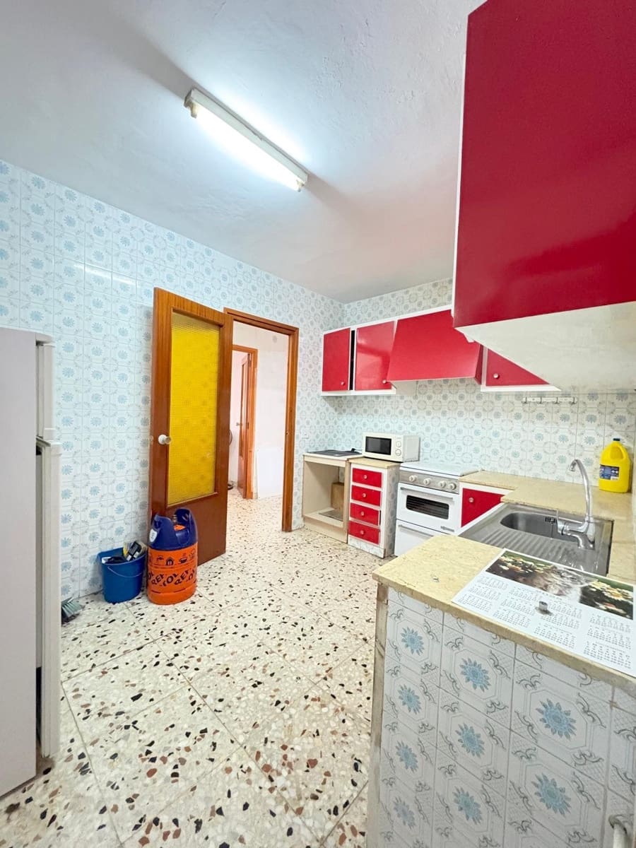 4 bedroom Flat for sale in Rojales - € 78,500 (Ref: 9513520)