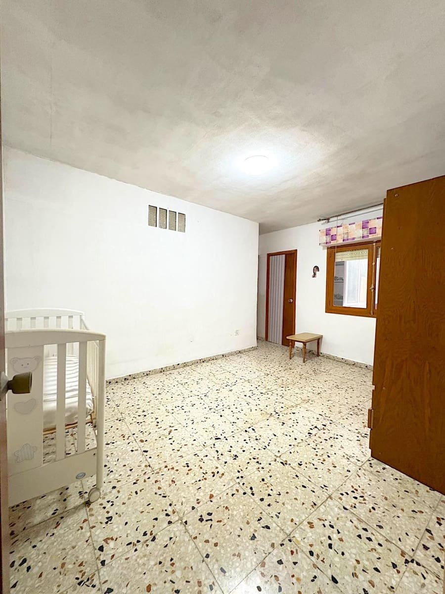 4 bedroom Flat for sale in Rojales - € 78,500 (Ref: 9513520)