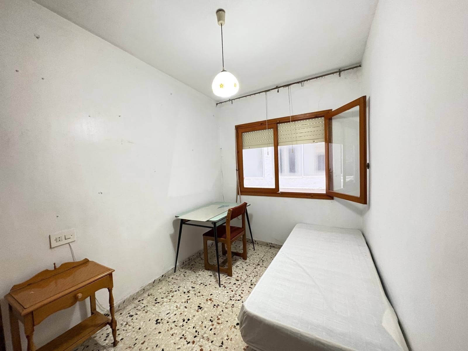 4 bedroom Flat for sale in Rojales - € 78,500 (Ref: 9513520)