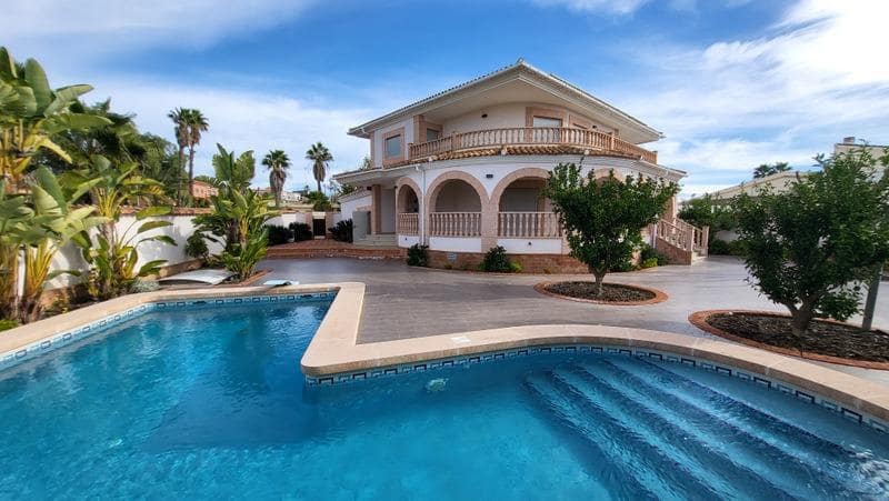 4 bedroom Villa for sale in Ciudad Quesada with pool garage - € 859,000 (Ref: 9551798)