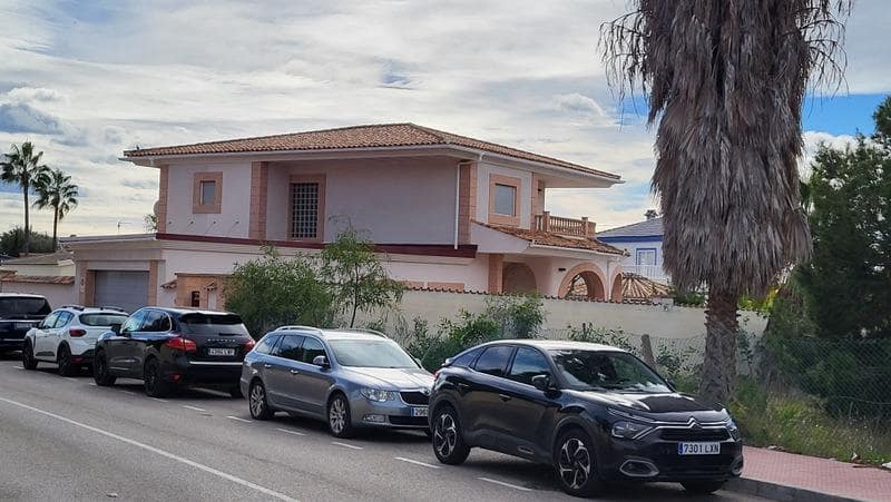4 bedroom Villa for sale in Ciudad Quesada with pool garage - € 859,000 (Ref: 9551798)